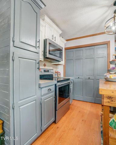 300 Sunrise Avenue, Church Hill, TN 37642