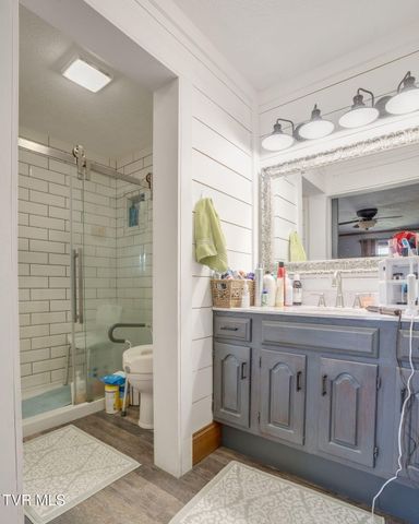 300 Sunrise Avenue, Church Hill, TN 37642