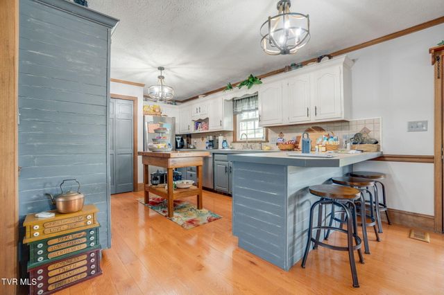 300 Sunrise Avenue, Church Hill, TN 37642
