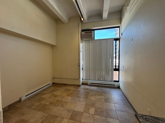 12 Stoneholm St 517, Boston, MA 02115