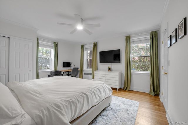 90 Knightsbridge Road 1N, Great Neck, NY 11021