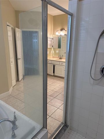 18013 FOREST RETREAT LANE, Tampa, FL 33647
