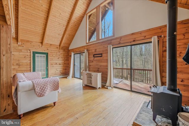 264 CLEAR SPRING LN, Berkeley Springs, WV 25411