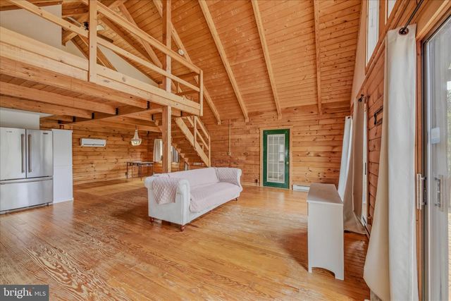 264 CLEAR SPRING LN, Berkeley Springs, WV 25411