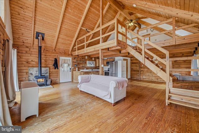 264 CLEAR SPRING LN, Berkeley Springs, WV 25411
