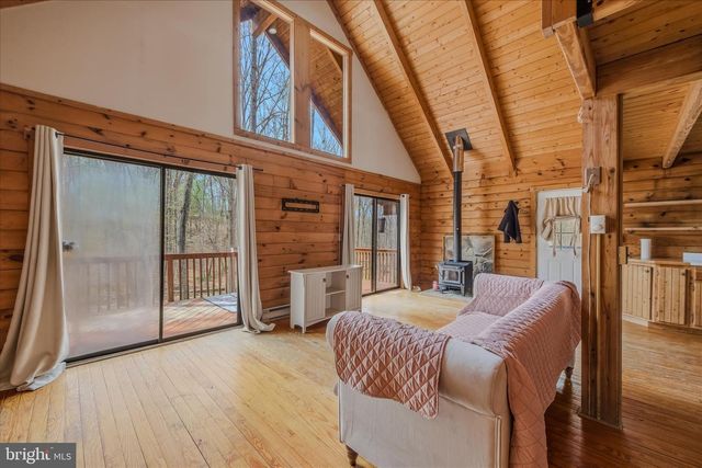 264 CLEAR SPRING LN, Berkeley Springs, WV 25411
