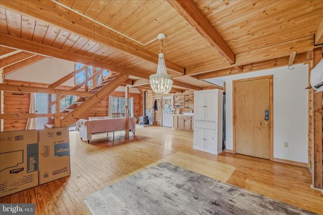 264 CLEAR SPRING LN, Berkeley Springs, WV 25411