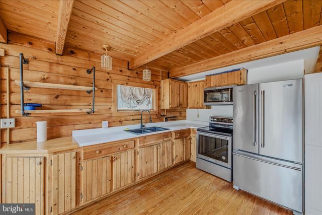 264 CLEAR SPRING LN, Berkeley Springs, WV 25411