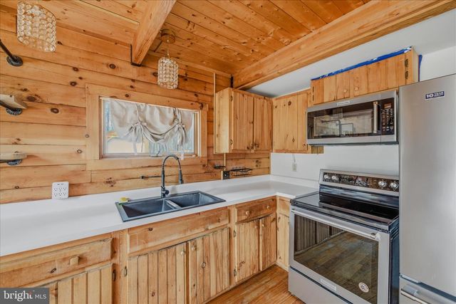 264 CLEAR SPRING LN, Berkeley Springs, WV 25411