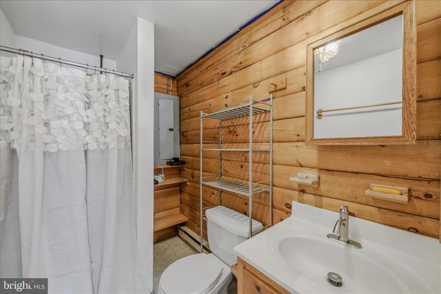 264 CLEAR SPRING LN, Berkeley Springs, WV 25411