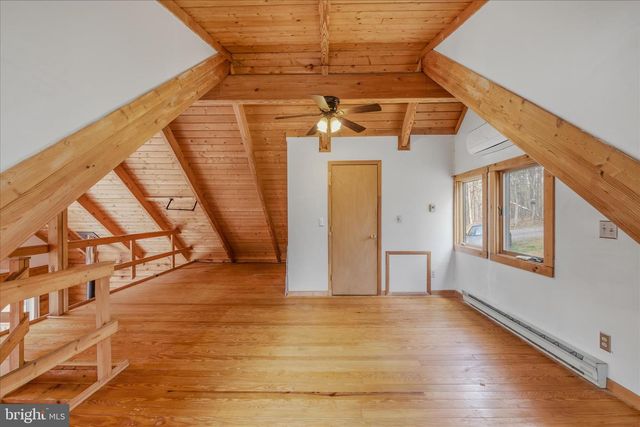 264 CLEAR SPRING LN, Berkeley Springs, WV 25411