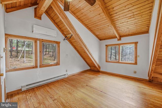 264 CLEAR SPRING LN, Berkeley Springs, WV 25411