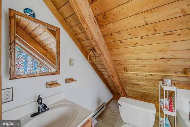264 CLEAR SPRING LN, Berkeley Springs, WV 25411