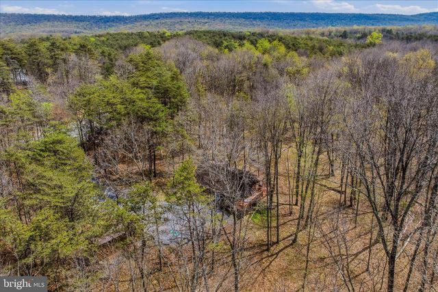 264 CLEAR SPRING LN, Berkeley Springs, WV 25411