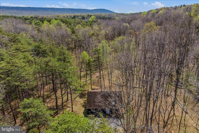 264 CLEAR SPRING LN, Berkeley Springs, WV 25411