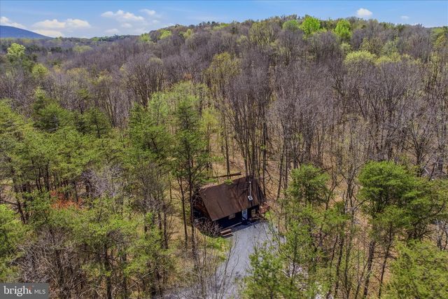 264 CLEAR SPRING LN, Berkeley Springs, WV 25411