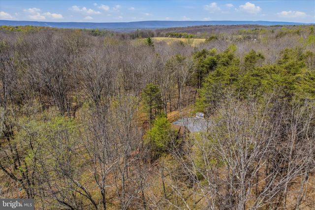 264 CLEAR SPRING LN, Berkeley Springs, WV 25411