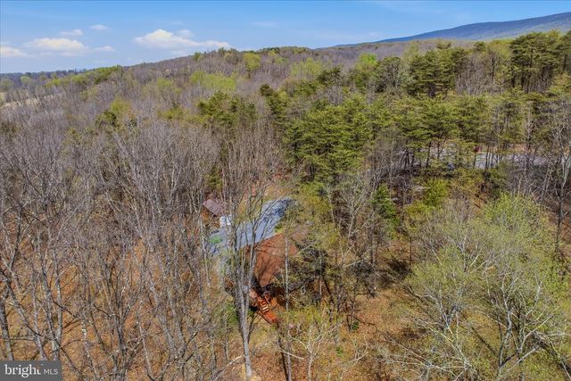 264 CLEAR SPRING LN, Berkeley Springs, WV 25411