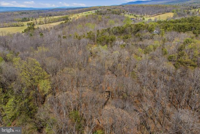 264 CLEAR SPRING LN, Berkeley Springs, WV 25411