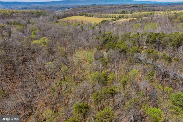 264 CLEAR SPRING LN, Berkeley Springs, WV 25411