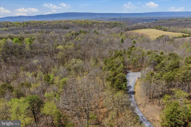 264 CLEAR SPRING LN, Berkeley Springs, WV 25411