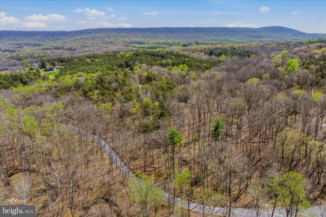 264 CLEAR SPRING LN, Berkeley Springs, WV 25411