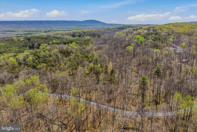 264 CLEAR SPRING LN, Berkeley Springs, WV 25411