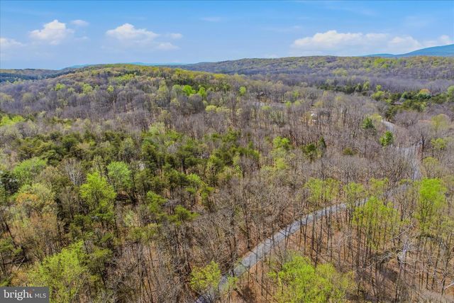 264 CLEAR SPRING LN, Berkeley Springs, WV 25411