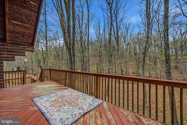 264 CLEAR SPRING LN, Berkeley Springs, WV 25411