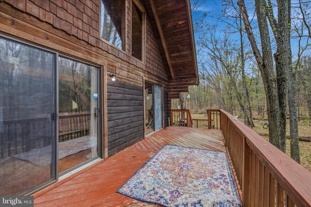 264 CLEAR SPRING LN, Berkeley Springs, WV 25411