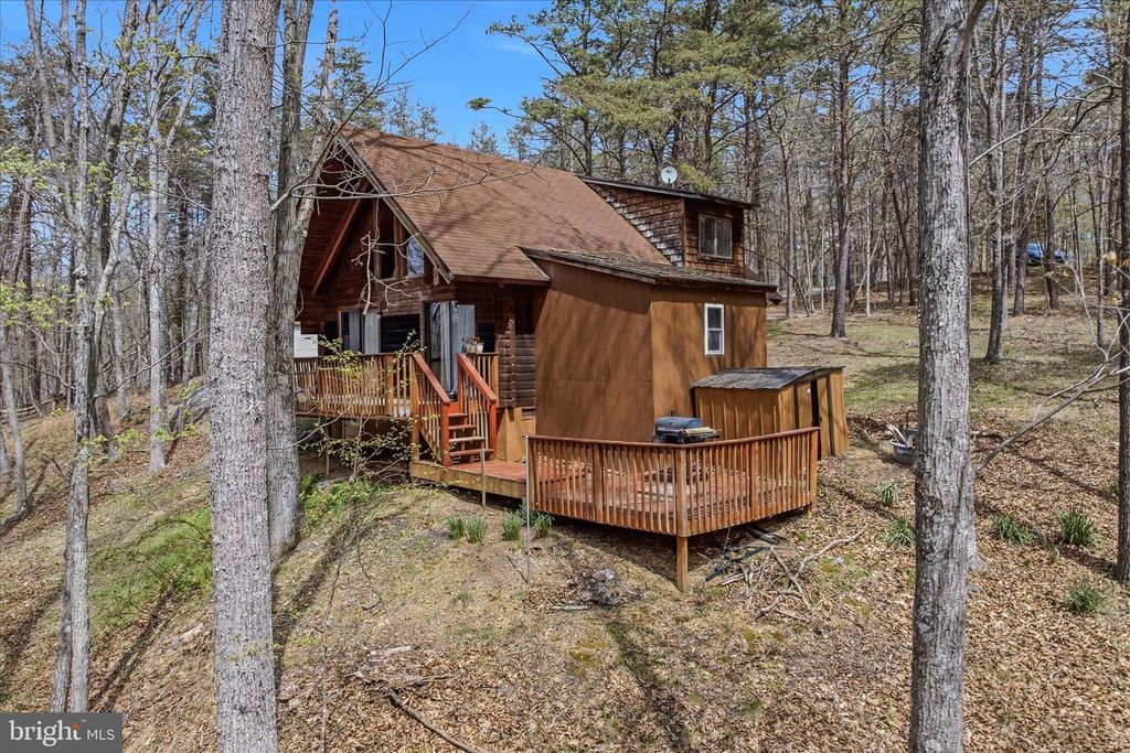 264 CLEAR SPRING LN, Berkeley Springs, WV 25411
