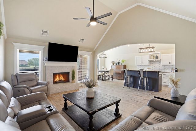 12601 Amling Drive, Oologah, OK 74053