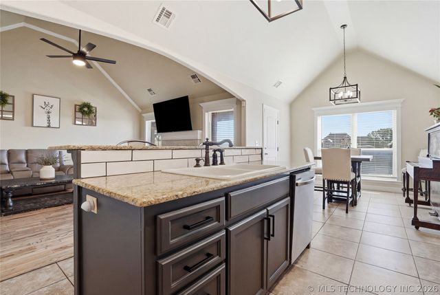 12601 Amling Drive, Oologah, OK 74053