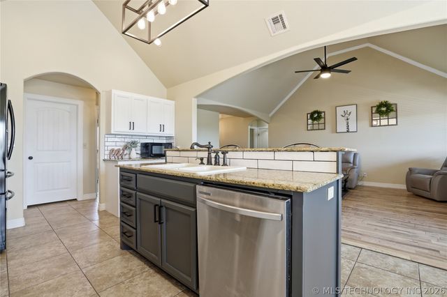 12601 Amling Drive, Oologah, OK 74053