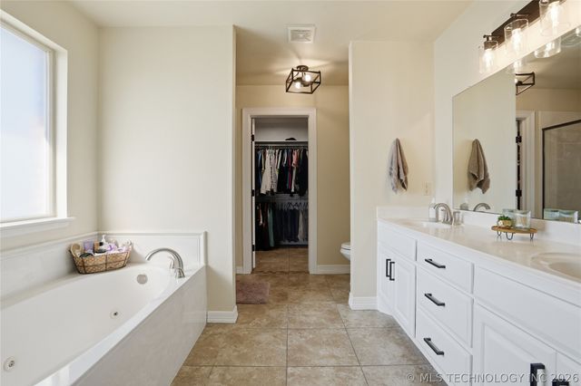 12601 Amling Drive, Oologah, OK 74053