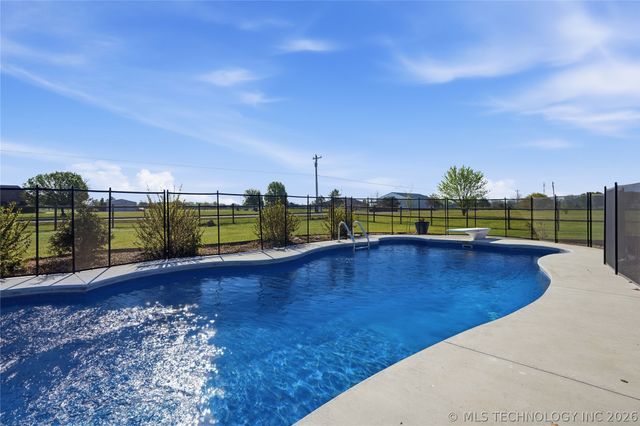 12601 Amling Drive, Oologah, OK 74053
