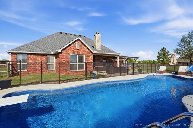 12601 Amling Drive, Oologah, OK 74053