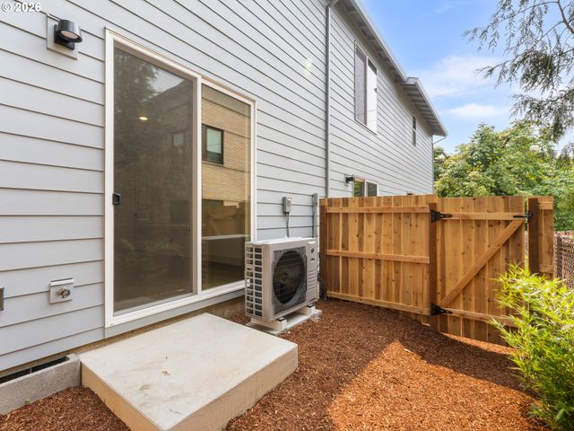 2731 Se Clinton St, Portland, OR 97202