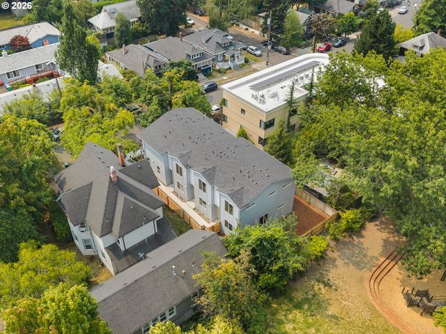 2731 Se Clinton St, Portland, OR 97202