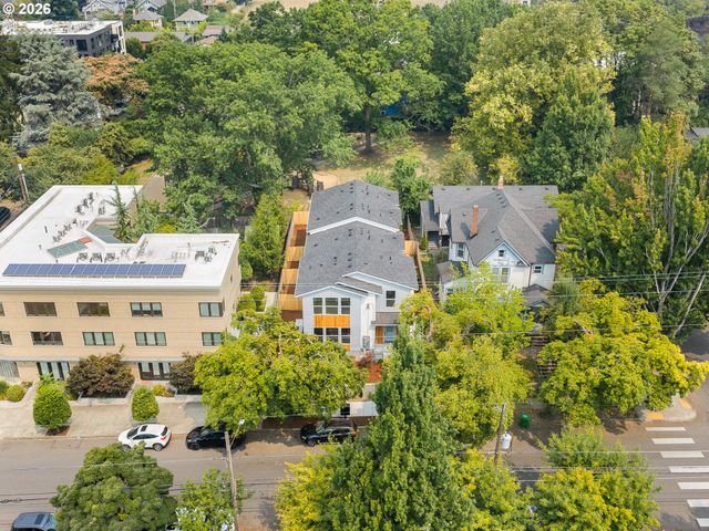 2731 Se Clinton St, Portland, OR 97202