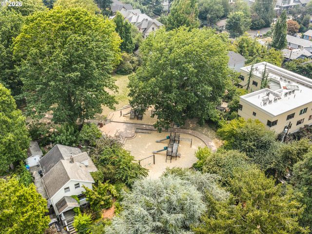 2731 Se Clinton St, Portland, OR 97202