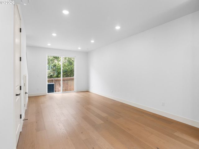 2731 Se Clinton St, Portland, OR 97202