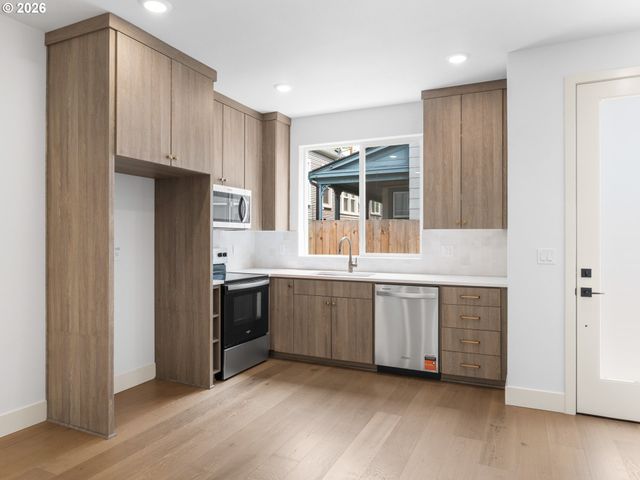 2731 Se Clinton St, Portland, OR 97202