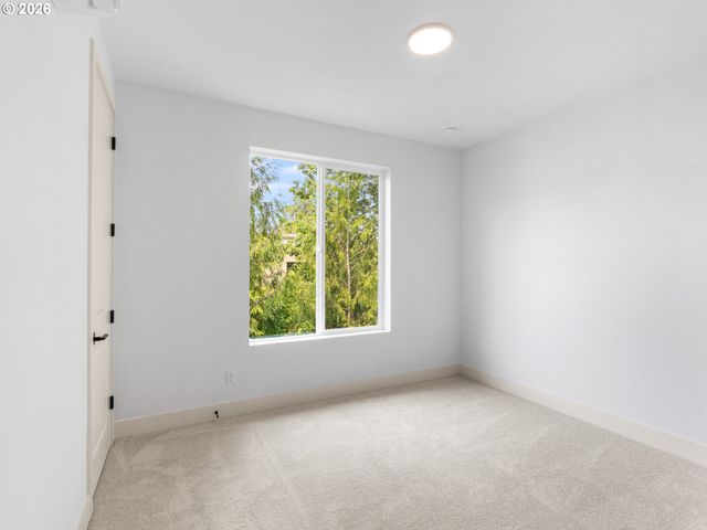 2731 Se Clinton St, Portland, OR 97202