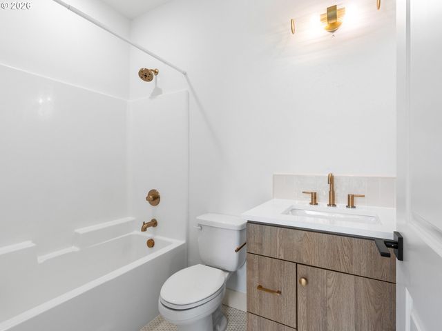 2731 Se Clinton St, Portland, OR 97202