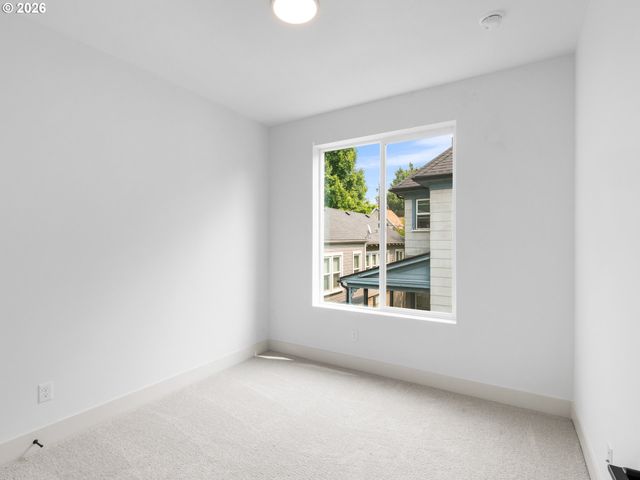 2731 Se Clinton St, Portland, OR 97202