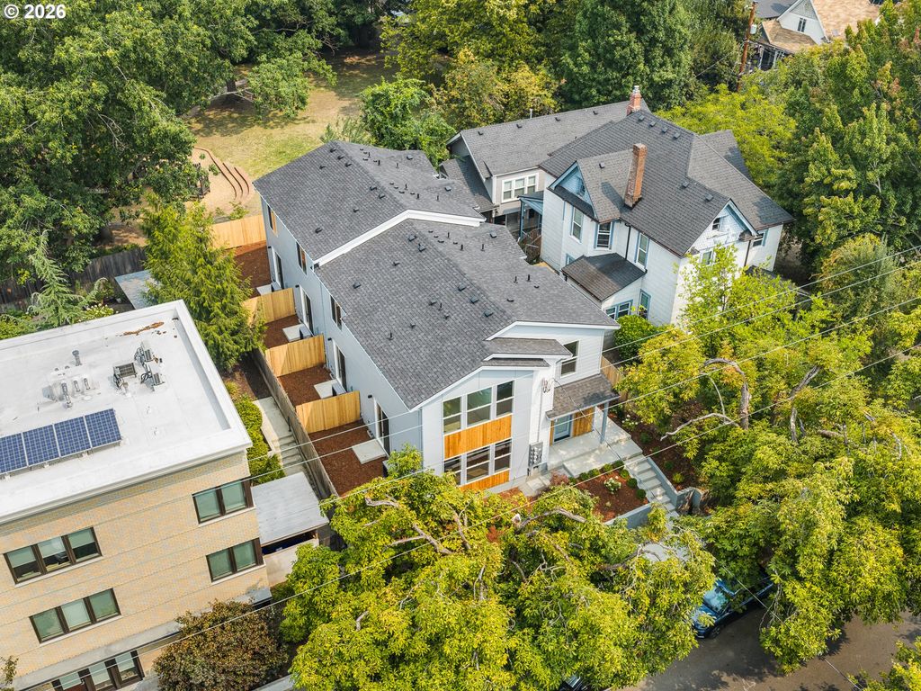 2731 Se Clinton St, Portland, OR 97202