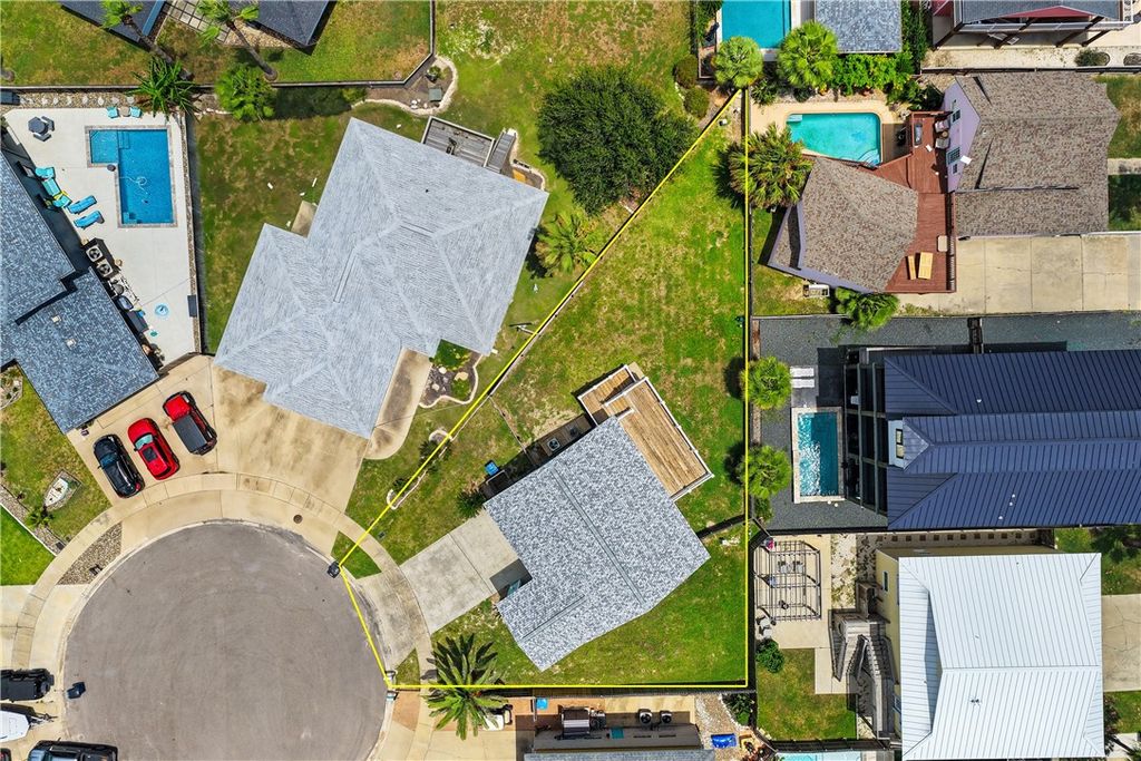 909 Whispering Sands St, Port Aransas, TX 78373 — photo 2