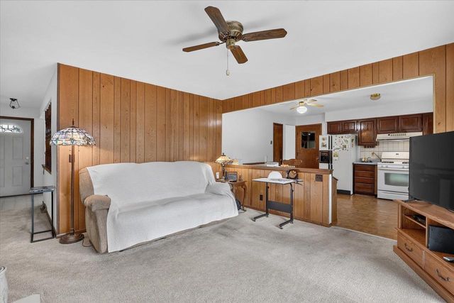 906 Nicolet Street, Janesville, WI 53546