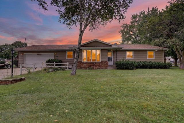 906 Nicolet Street, Janesville, WI 53546